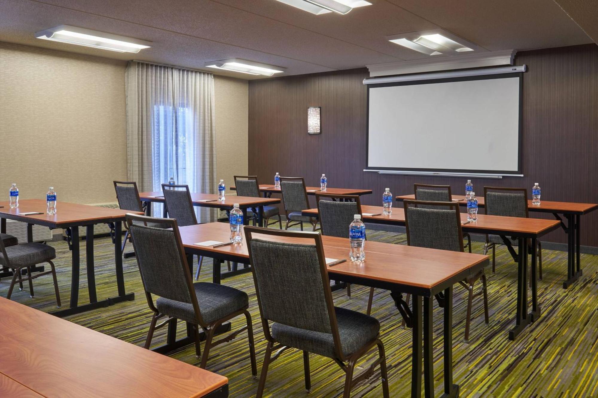 Courtyard Chicago Wood Dale / Itasca Hotel Екстериор снимка