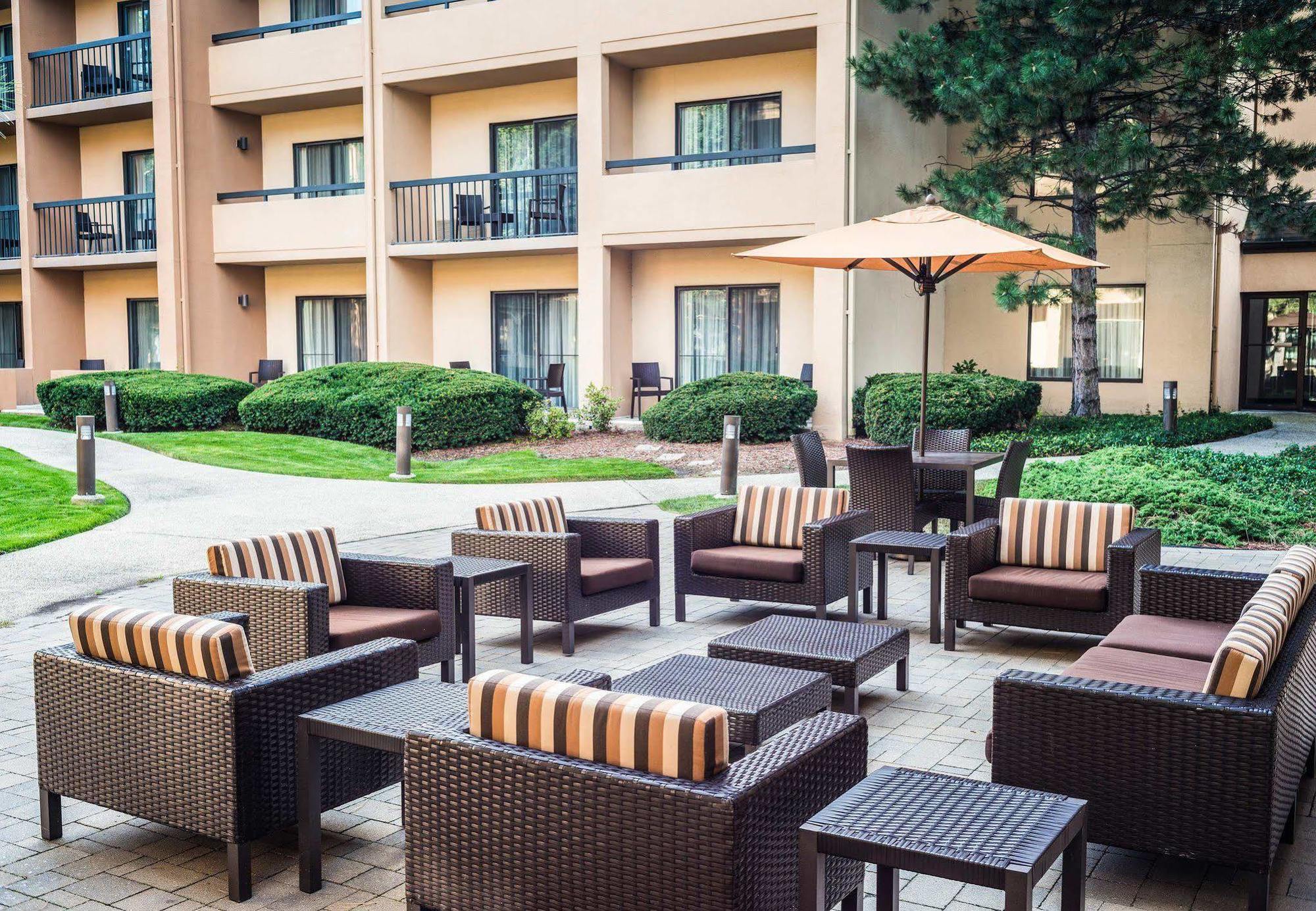 Courtyard Chicago Wood Dale / Itasca Hotel Екстериор снимка
